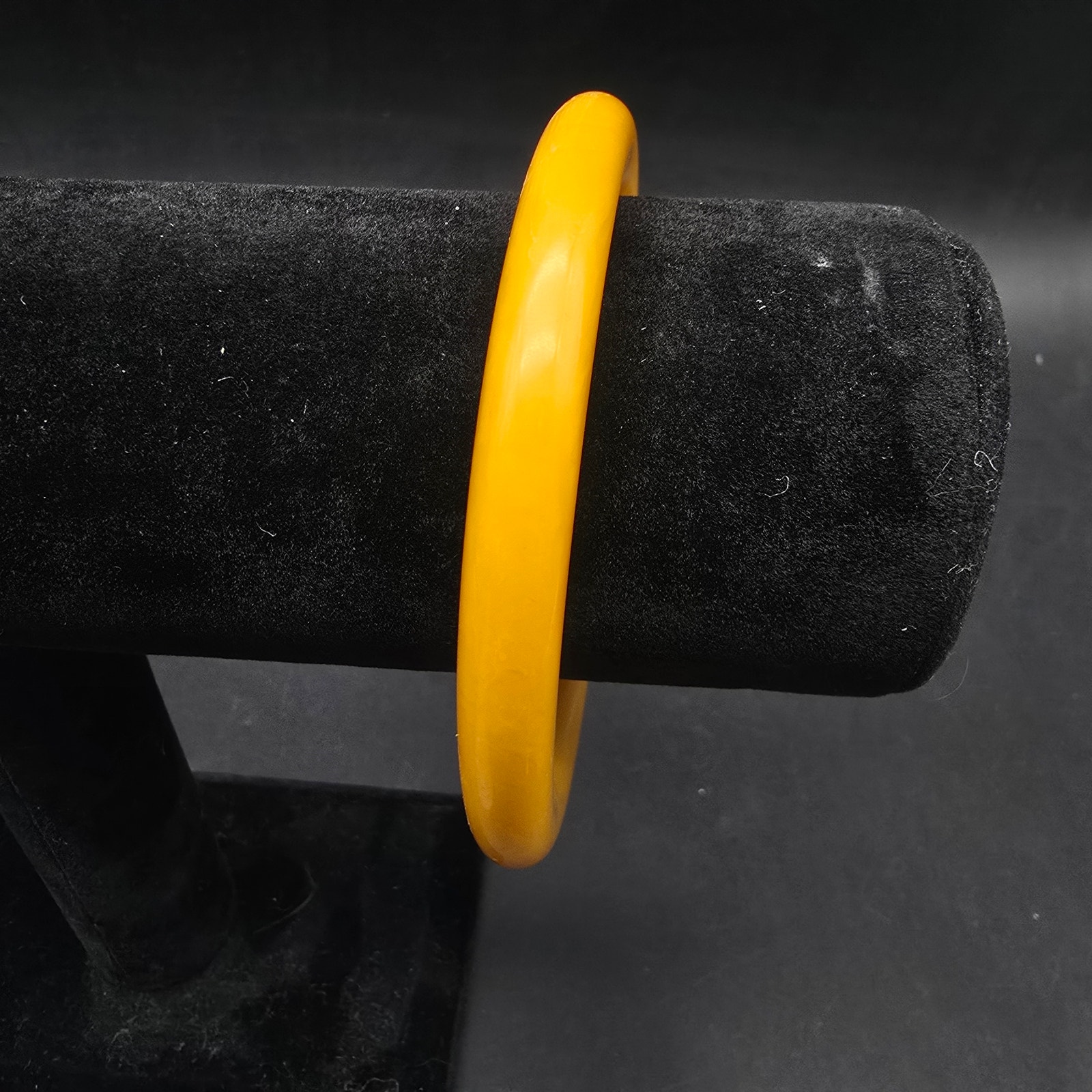 Yellow Bakelite Bangle Bracelet Vintage Plastic Costume Jewelry 40$